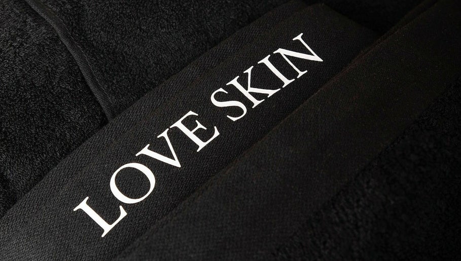 Love Skin With Aydan, bild 1