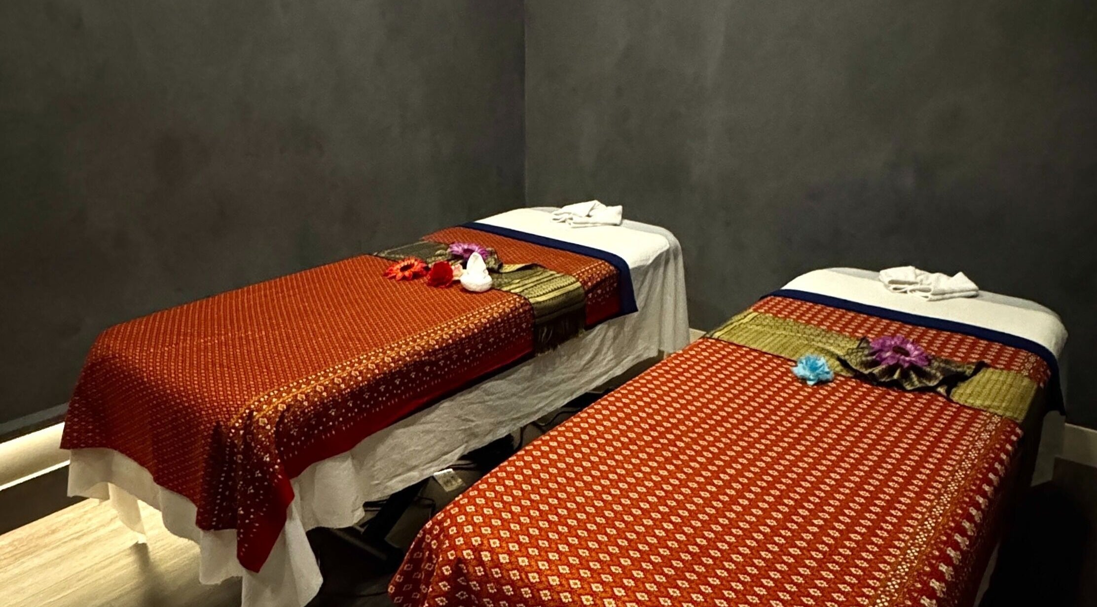 Two massage tables in a tranquil room at Lanna Thai Spa, Burnaby, British Columbia, CA.