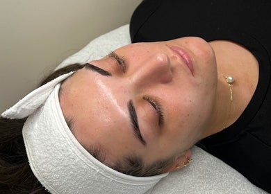 Relaxing facial treatment at BeauElite - Southampton in Fareham, England, GB. Enhancing natural beauty.