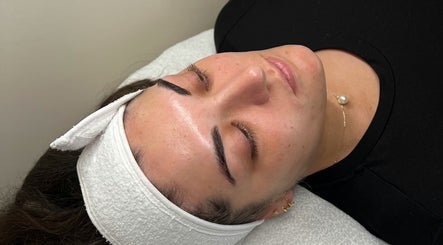 Relaxing facial treatment at BeauElite - Southampton in Fareham, England, GB. Enhancing natural beauty.