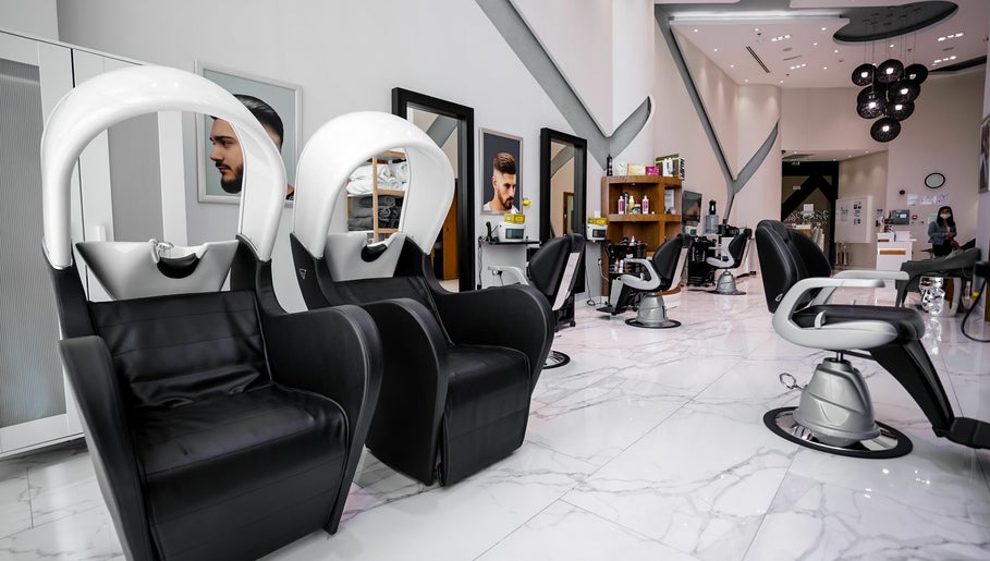 Verona Style Mens Salon Bild 1