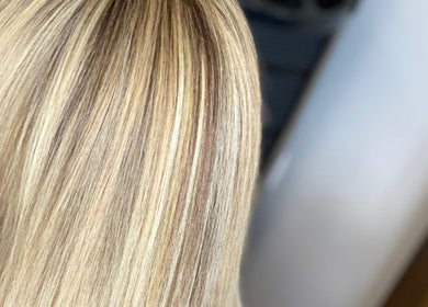 Elegant blonde highlights at Iliana’s Hair Salon in Chineham, England, GB. Perfectly styled for a radiant look.