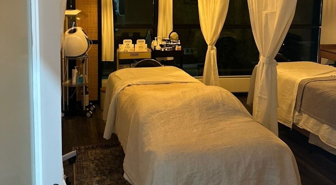 Tranquil treatment room at Soo Healing Studio, Toronto, Ontario, CA, showcasing cozy massage beds and soft lighting.