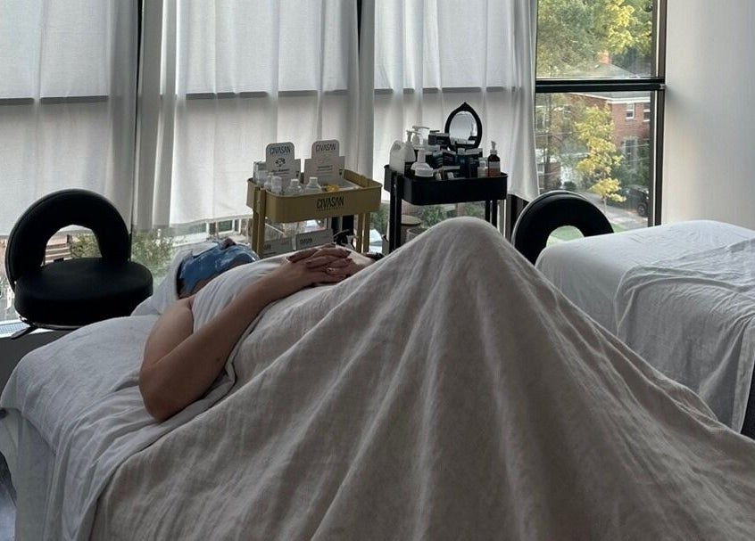 Tranquil spa room at Soo Healing Studio in Toronto, Ontario, CA with a client under a cozy blanket.