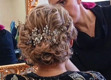 Acconciatura con dettagli brillanti al Madáme Luxury, Candiolo, Piemonte, IT.