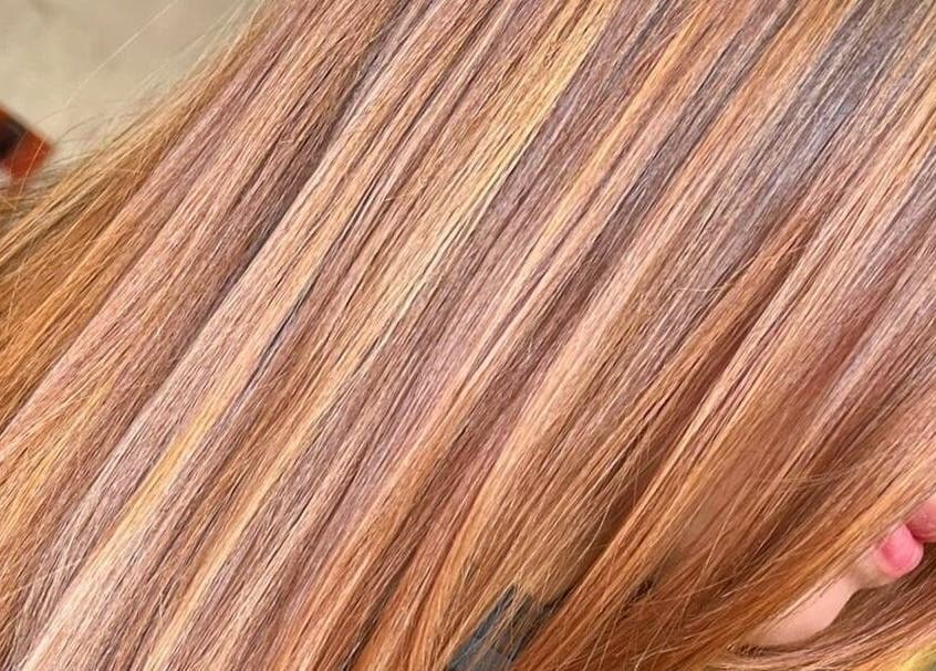 Capelli biondi perfettamente lisciati presso Madáme Luxury, Candiolo, Piemonte, IT.