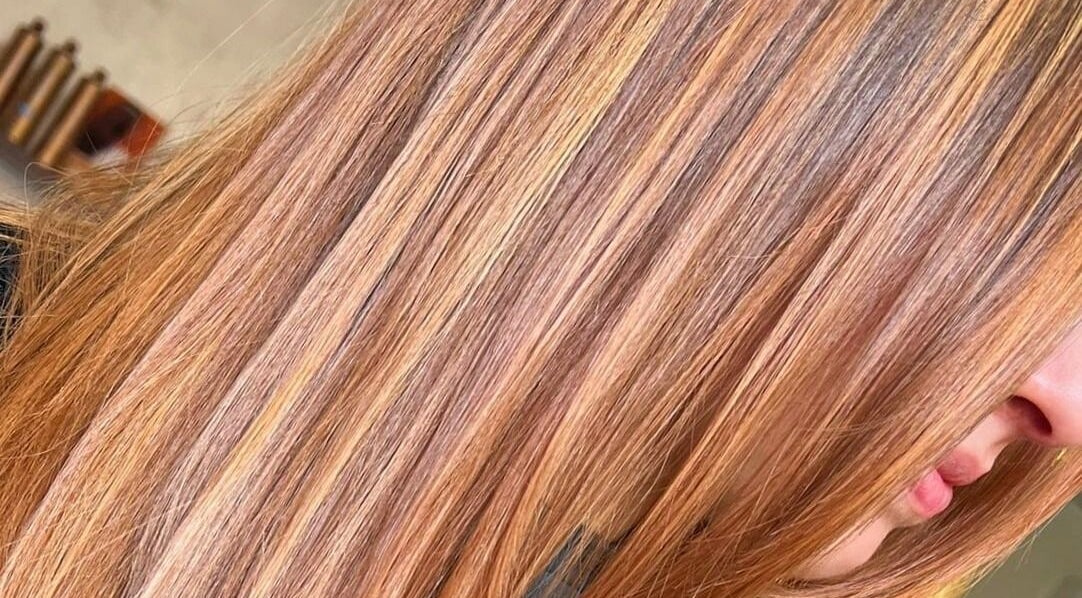 Capelli biondi perfettamente lisciati presso Madáme Luxury, Candiolo, Piemonte, IT.