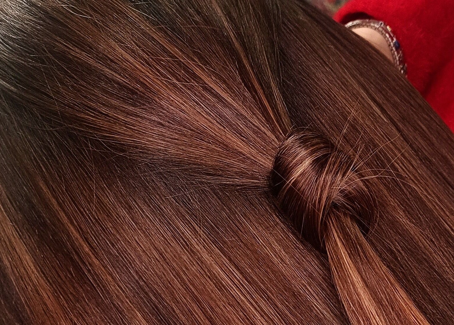 Elegante acconciatura liscia presso Madáme Luxury, Candiolo, Piemonte, IT.