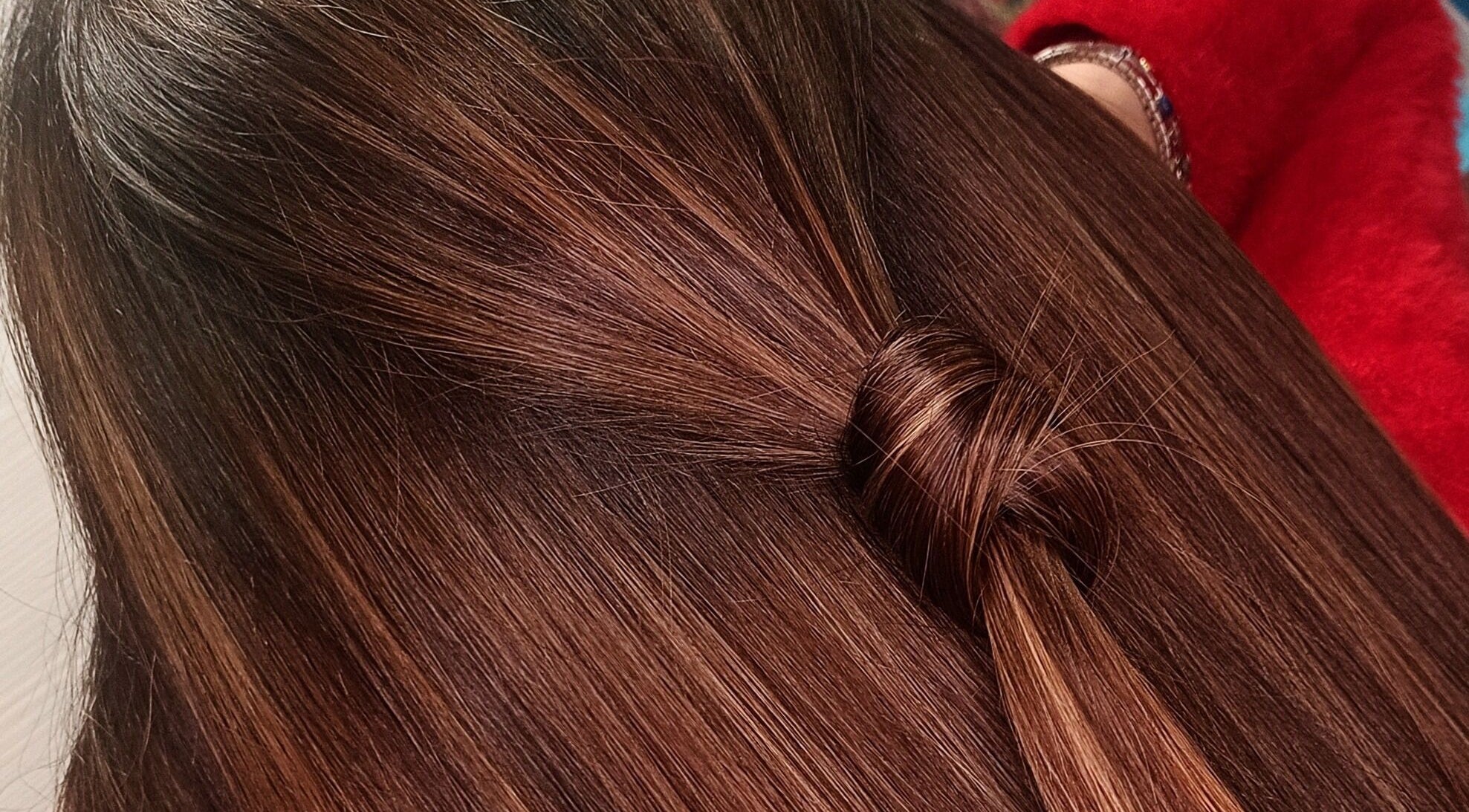 Elegante acconciatura liscia presso Madáme Luxury, Candiolo, Piemonte, IT.