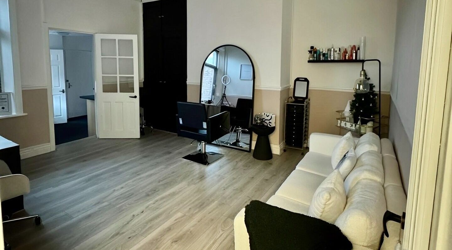 Relaxing salon interior at ByMollyHairstyling, Hebburn, England, GB with modern styling chair and mirror.