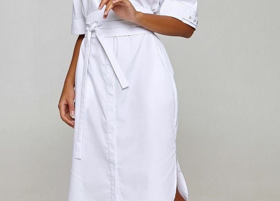 Blouse de spa blanche à Fitstop Sen, Dakar, Dakar Region, SN, idéale pour les soins de bien-être.