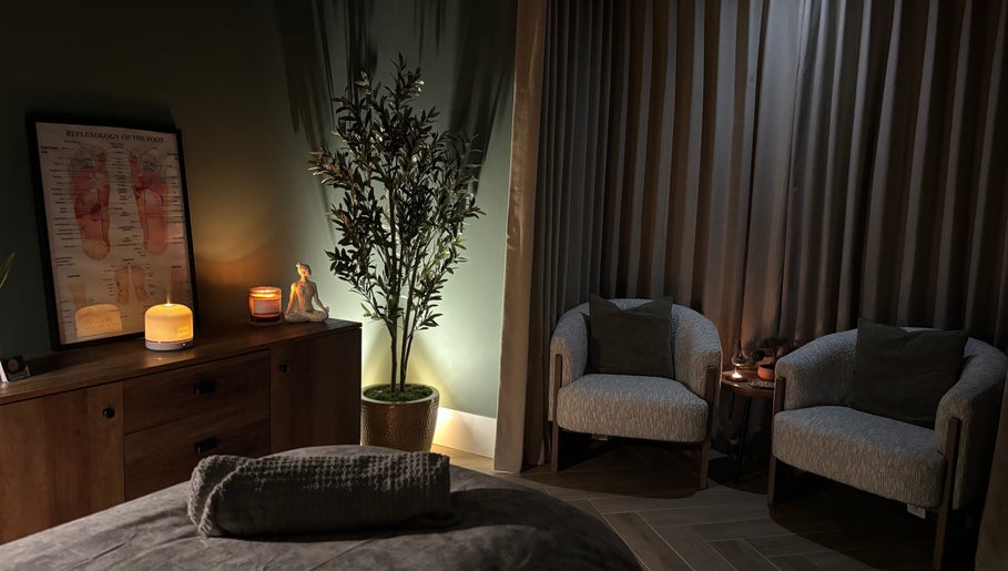 Tranquil therapy room at Balanced Soul Therapies, Belfast, Northern Ireland, GB with soft lighting and relaxing decor.