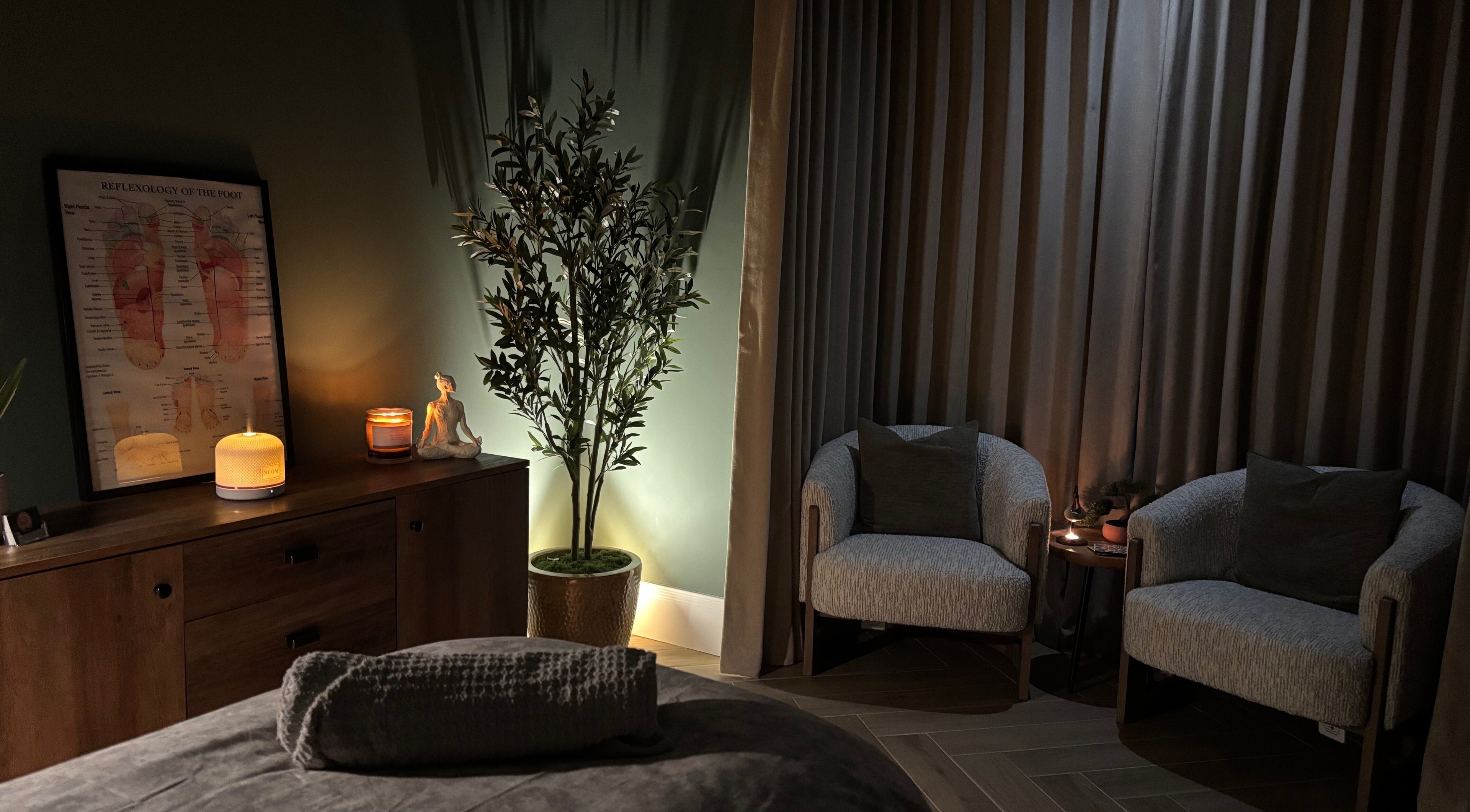 Tranquil therapy room at Balanced Soul Therapies, Belfast, Northern Ireland, GB with soft lighting and relaxing decor.