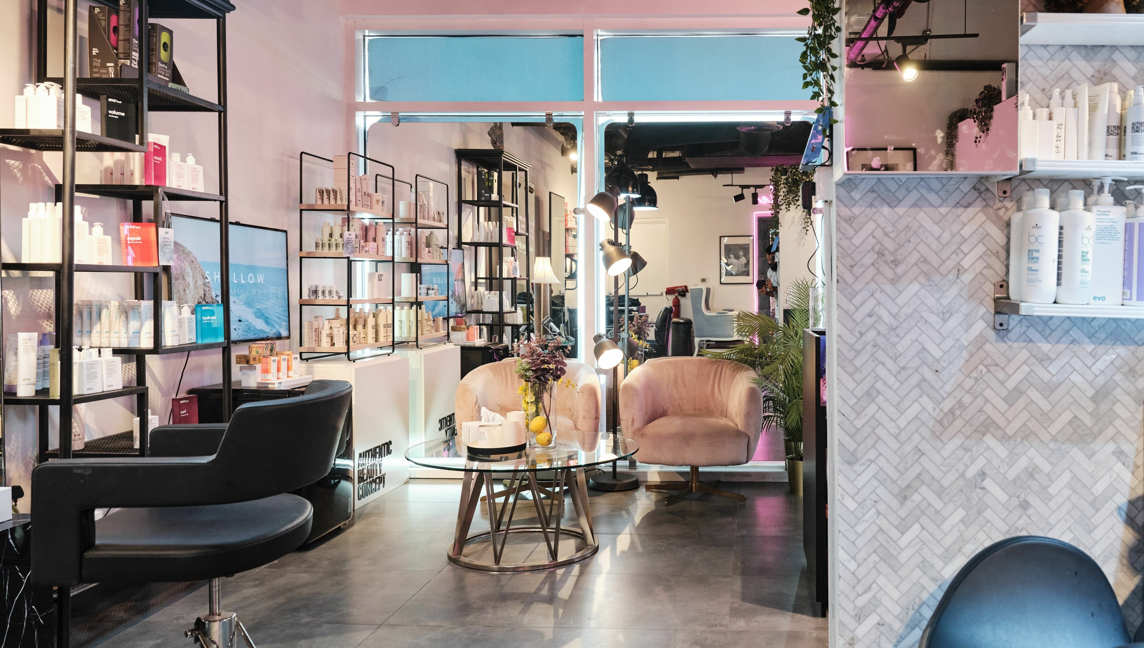 The Curl Therapy in Dubai offers luxurious seating and product displays in a serene salon ambiance.