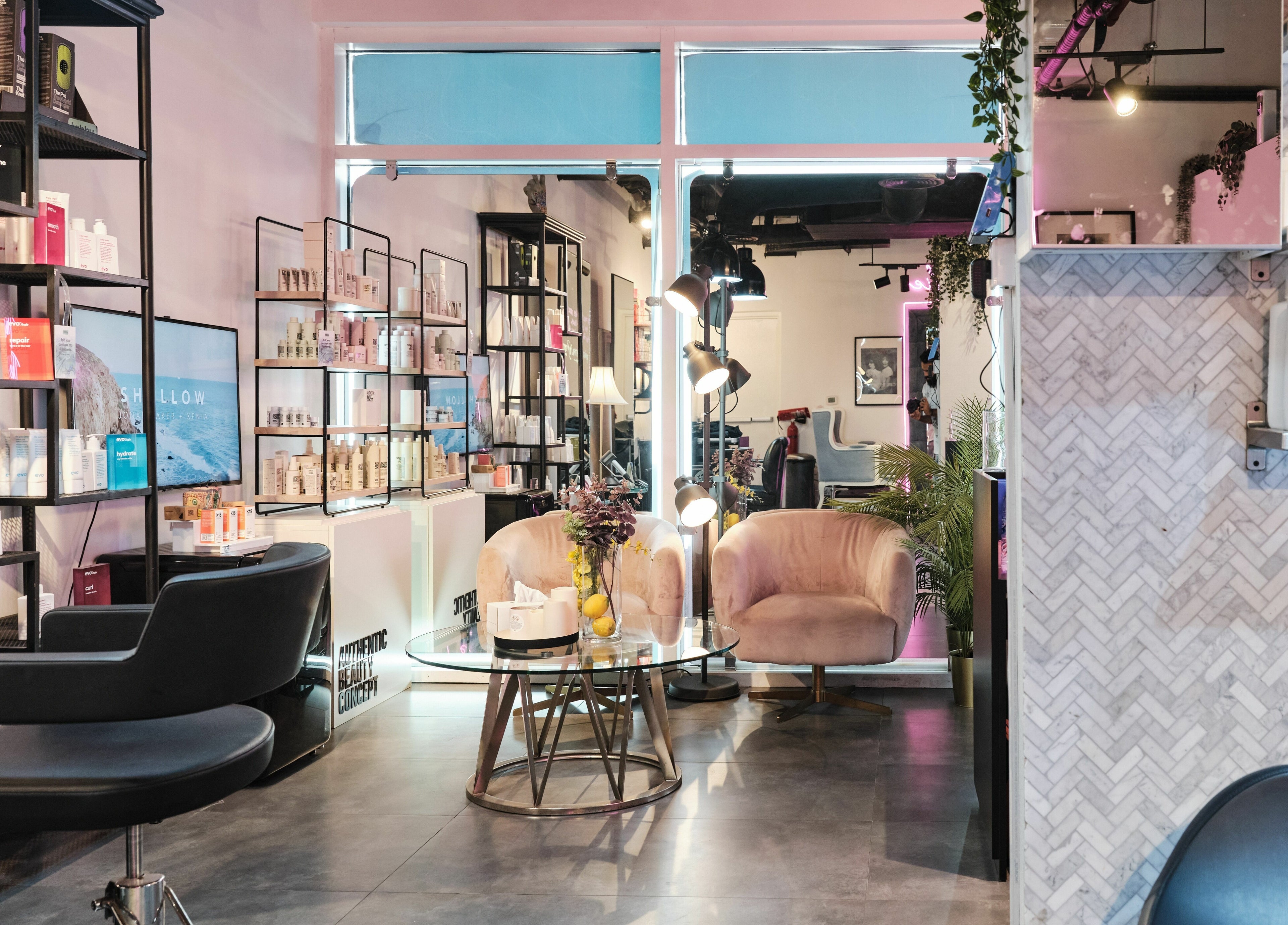 The Curl Therapy in Dubai offers luxurious seating and product displays in a serene salon ambiance.