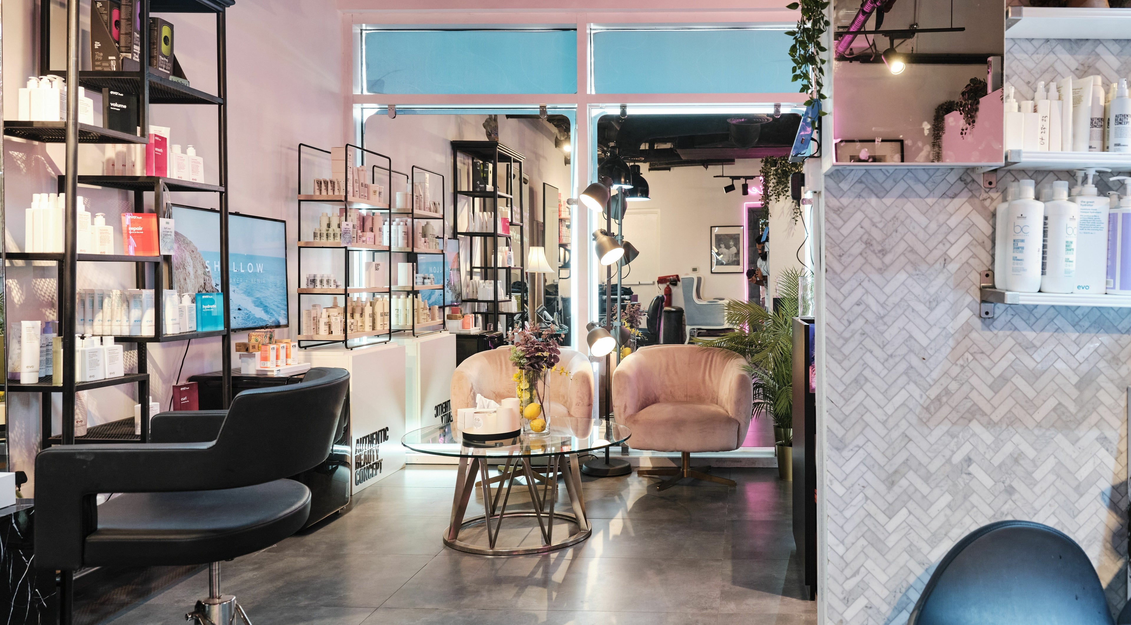 The Curl Therapy in Dubai offers luxurious seating and product displays in a serene salon ambiance.