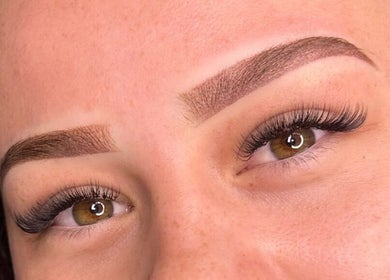 Close-up of styled eyebrows and lashes at Arched Aesthetics Nz, Paeroa, Waikato, NZ, showcasing expert beauty work.
