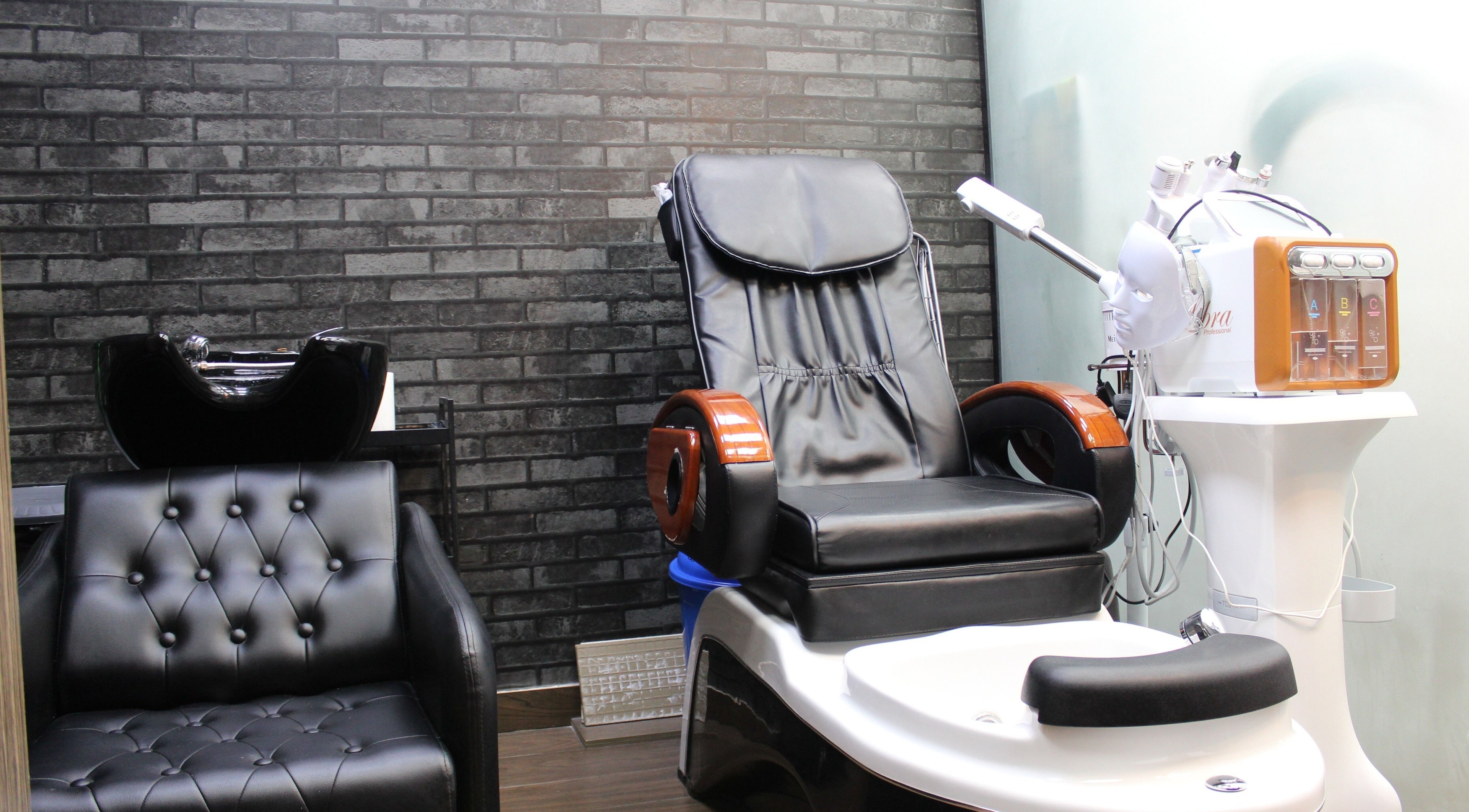 Elegant spa chair setup at Groomify Gents Salon, Abu Dhabi, AE.
