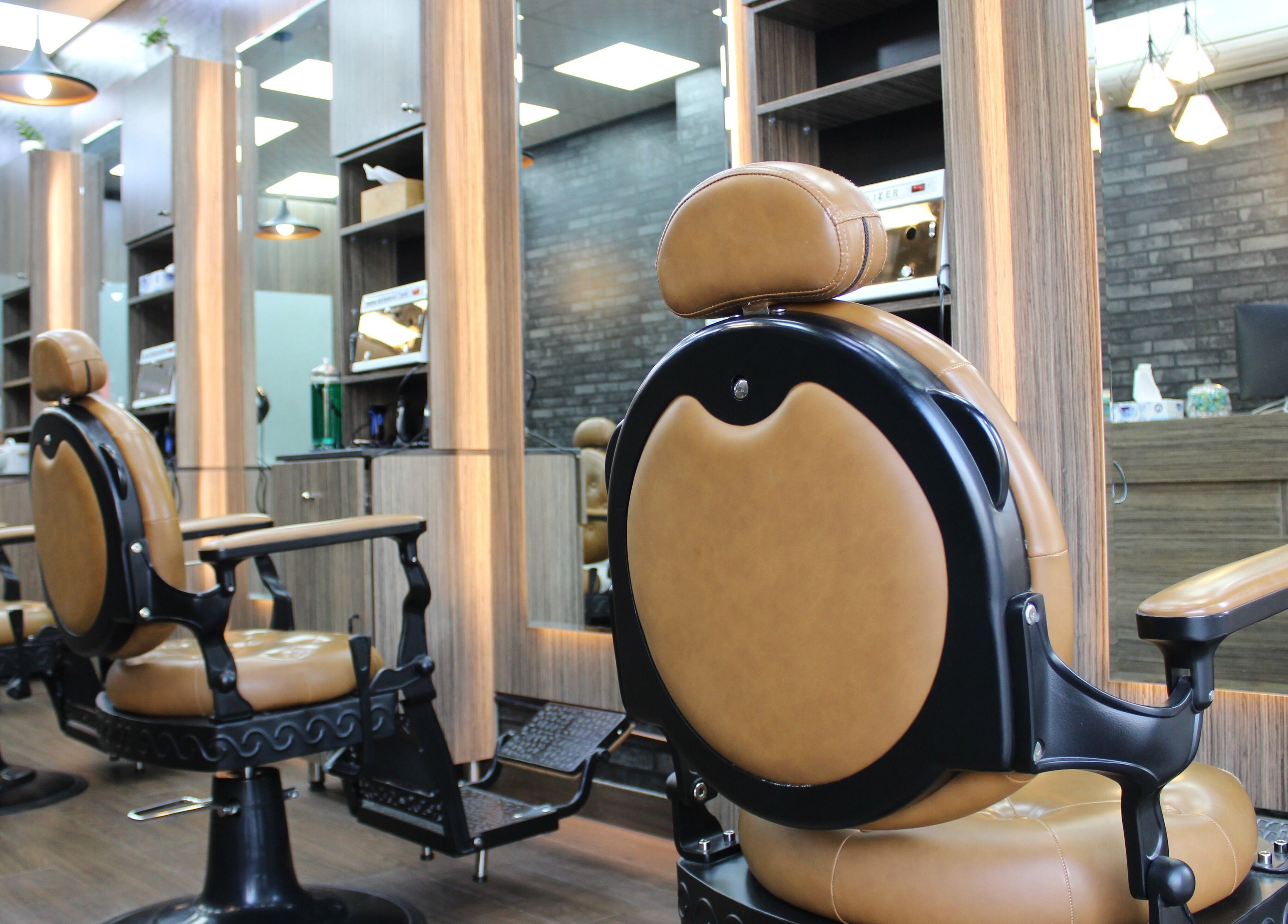 Elegant barber chair at Groomify Gents Salon in Abu Dhabi, AE, showcasing modern interior design.