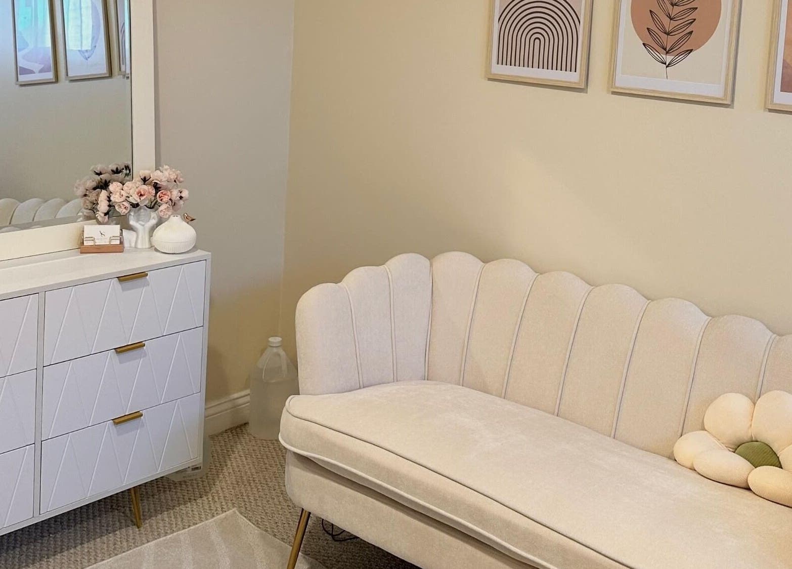 Elegant lounge with soft hues at ArisoStudio, Chicago, Illinois, US, offering a serene atmosphere.