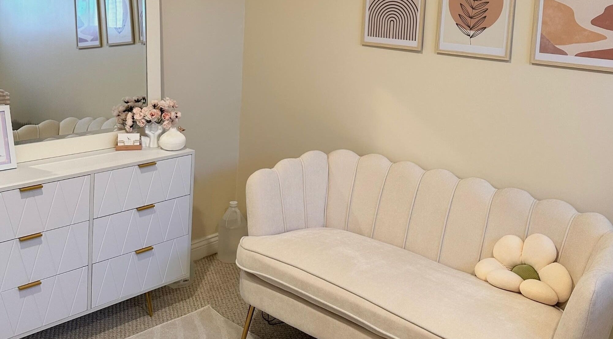 Elegant lounge with soft hues at ArisoStudio, Chicago, Illinois, US, offering a serene atmosphere.