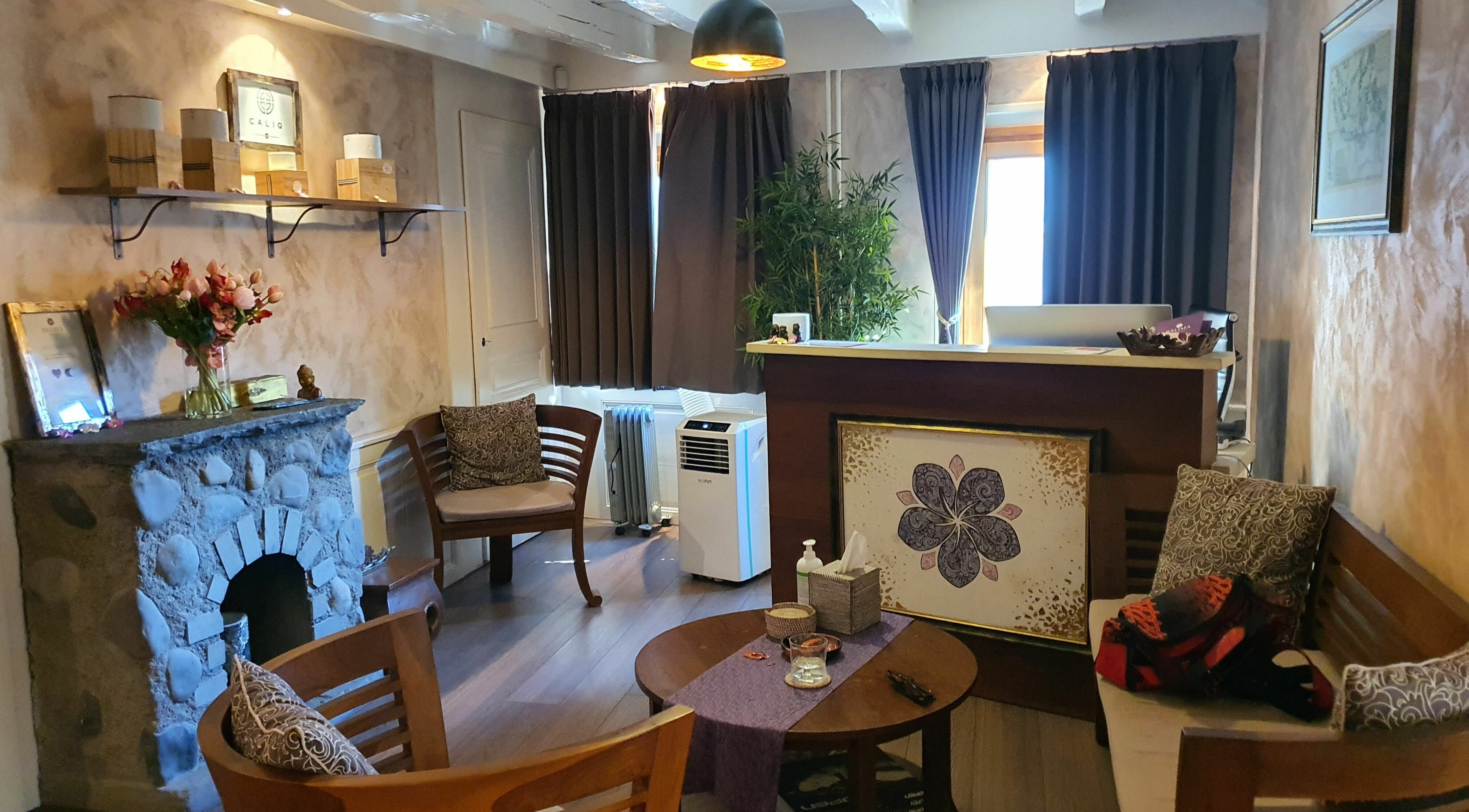 Welcoming lounge area at Balima Day Spa in Genève, Genève, CH with comfortable seating and decorative touches.