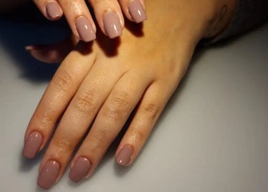 Manucure élégante à Ongles Zone by Yeraldin P.M, Arlon, Région Wallonne, BE.