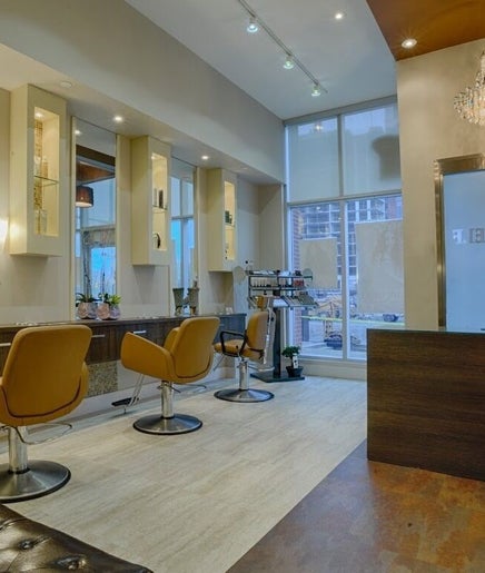 Pure Self Salon N Spa | AVEDA Salon, bild 2