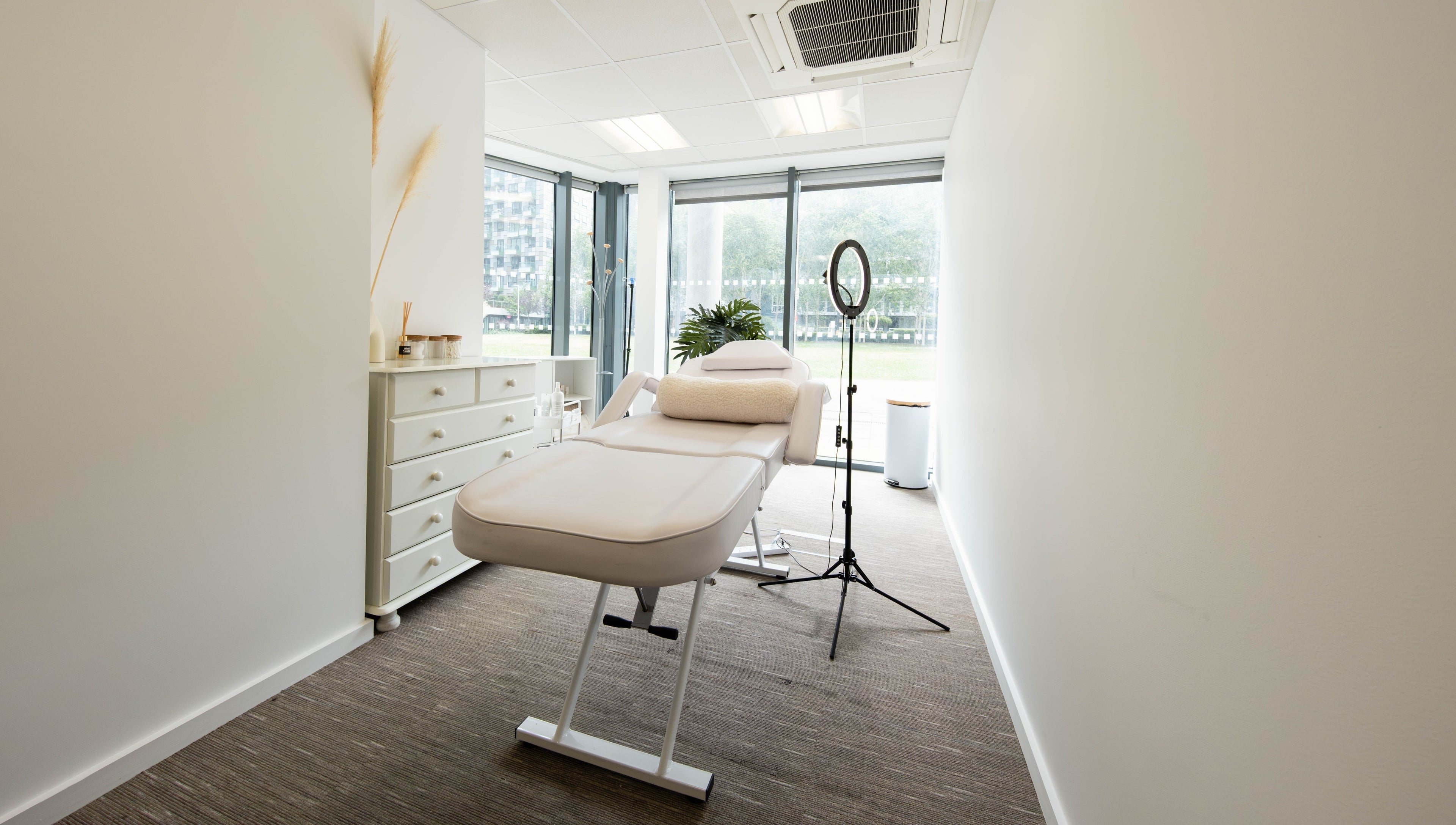 Tranquil treatment room at Fazara Aesthetics in London E14 9DQ, England, GB, featuring a luxurious massage bed.
