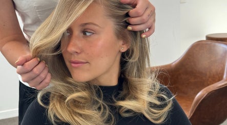 Hair stylist perfecting a blonde hairstyle at Blondelle Club, Albury, New South Wales, AU.