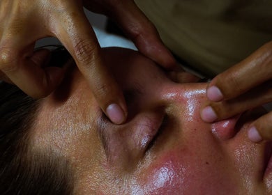Masaje facial relajante en GEO'S | Estética Integral, Reus, Catalunya, ES.