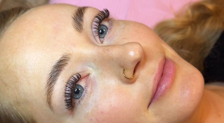 Something About Her Artistry изображение 2