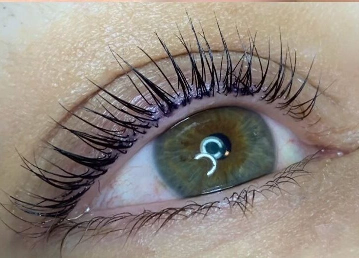 Λεπτομέρεια βλεφαρίδων στο Manicute Aesthetics, Παλαιό Φάληρο, GR.