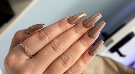Khoi Pond Nails