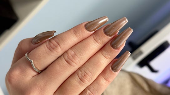 Khoi Pond Nails