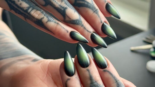 Khoi Pond Nails