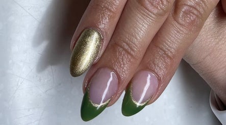 Immagine 2, Nolan's Nails