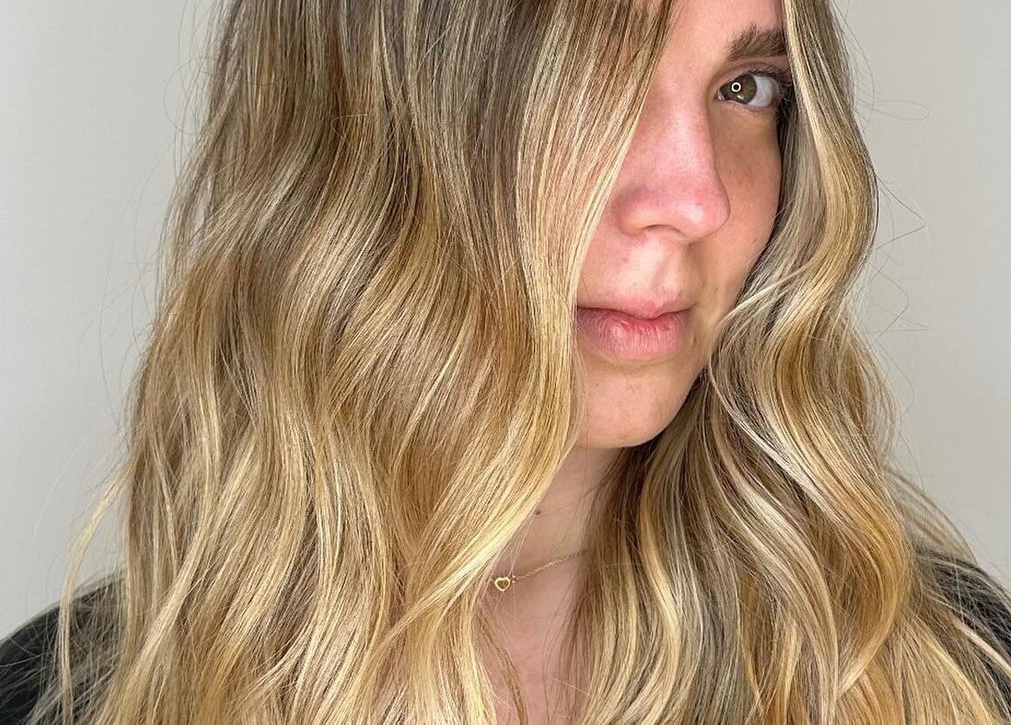 Cabello rubio brillante en Ginga Estudio By Fefis, Barcelona, Catalunya, ES.