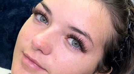Freshly lashed image 3