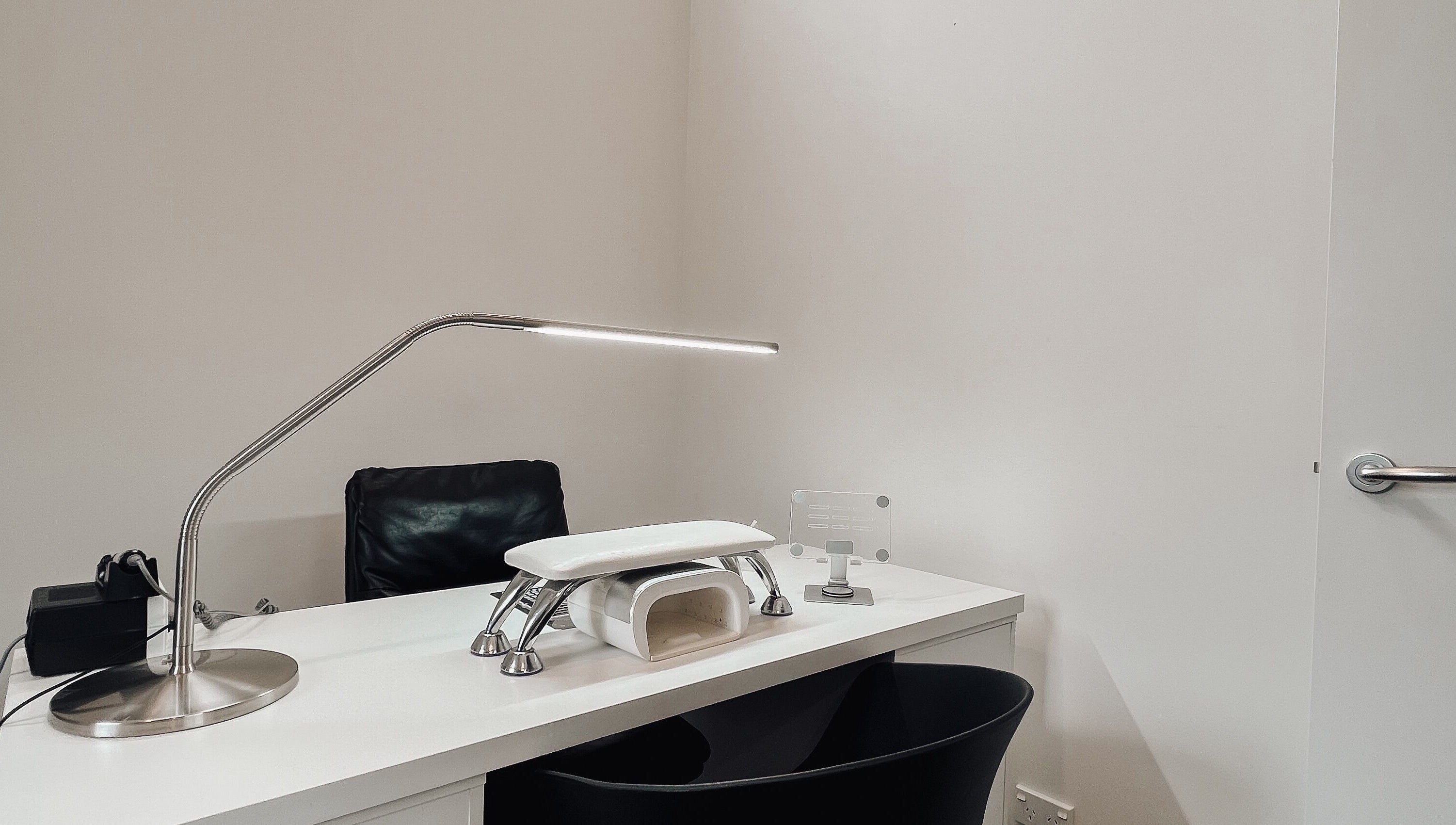 Minimalist workspace at Stren Beauty in Auckland, NZ, equipped for beauty treatments.