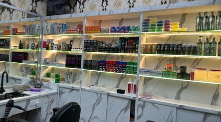 Naium Barber Shop at Mutiara Damansara obrázek 2