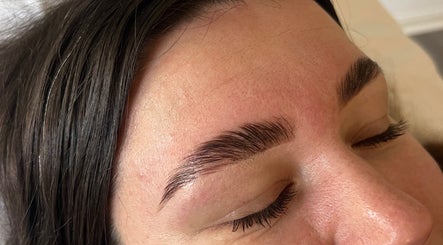 Karen Louise Brows imagem 3