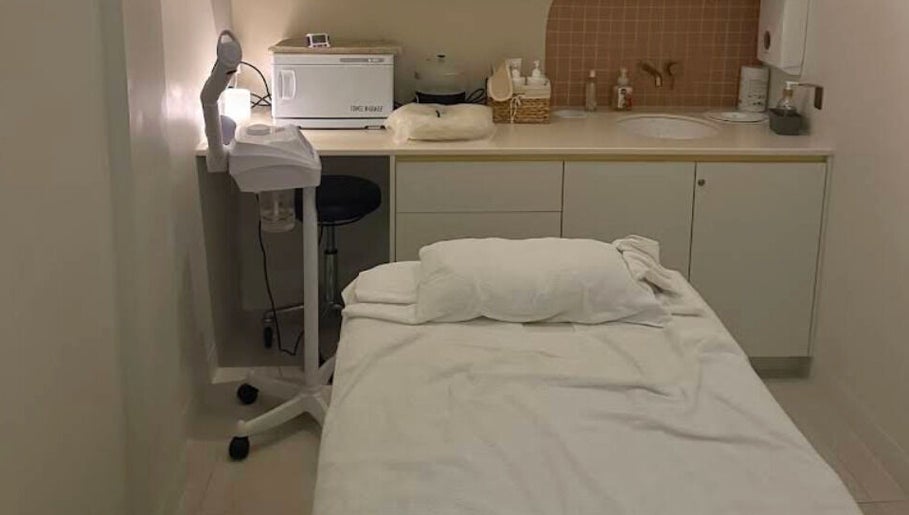Relaxing treatment room at Mor Tide Day Spa, Fortitude Valley, Queensland, AU with massage bed and soft lighting.