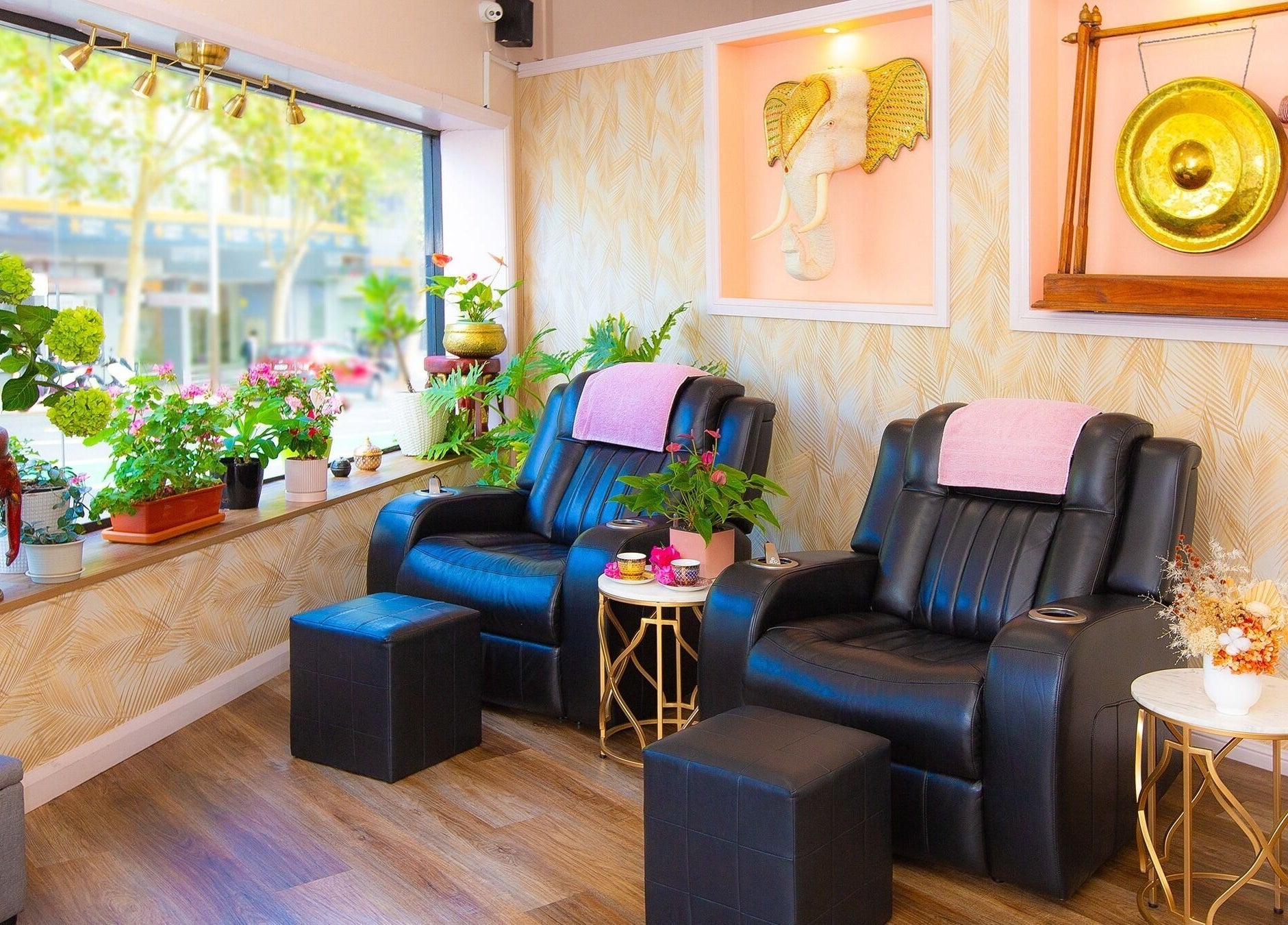 Relaxing chairs and plants at Chat Thai Massage in Crows Nest, New South Wales, AU.