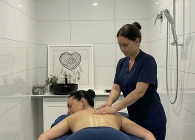 Relaxing massage at Youth Beauty by Amie, Melbourne, Victoria, AU.