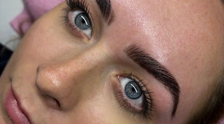 Expertly shaped eyebrows at The Brow & Nail Lounge in Worthing, England, GB for a flawless beauty result.