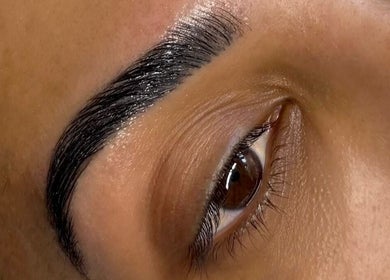 Beautifully shaped brow from The Brow & Nail Lounge in Worthing, England, GB showcasing expert grooming.