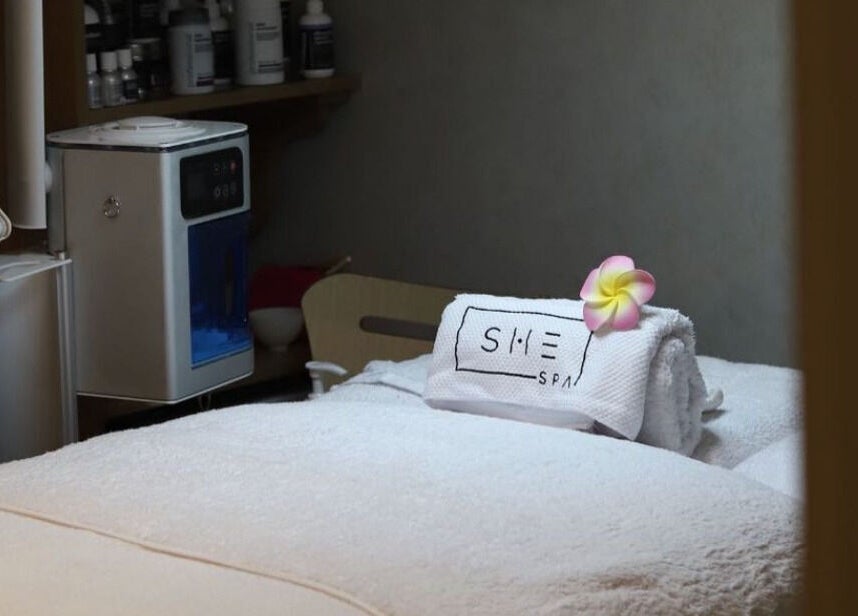 Relaxing spa setup at She Spa Al Ain, العين, أبو ظبي, AE with plush towels and gentle lighting.