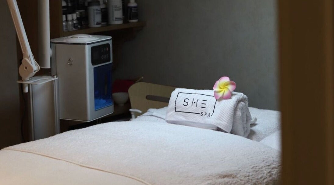Relaxing spa setup at She Spa Al Ain, العين, أبو ظبي, AE with plush towels and gentle lighting.