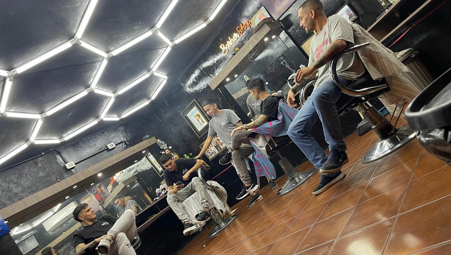 Bar & Salon Masculino JhonBarbeer – kuva 1